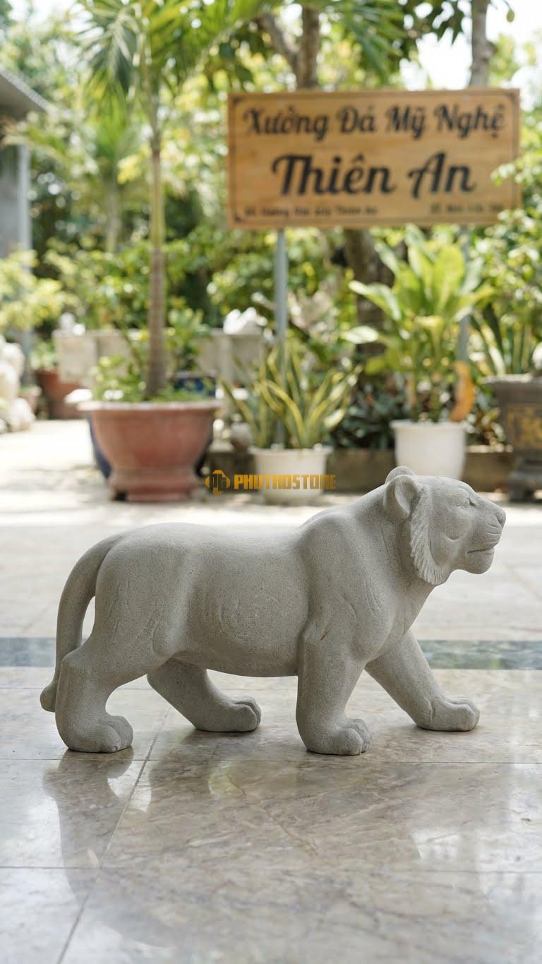 Bạch Hổ (Dáng Thon) Bằng Đá Sa Thạch, Kiểu Dáng Mài Trơn, Ít Chi Tiết Rườm Rà. Kích Thước Dài 30cm.