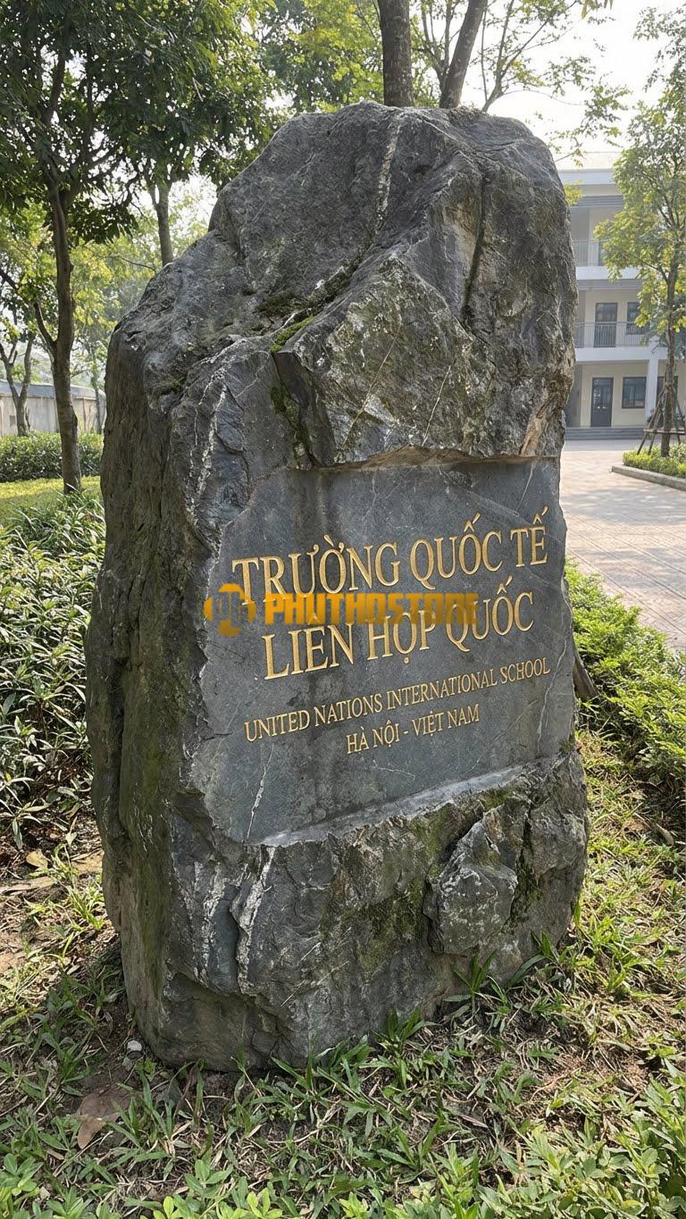 Bảng hiệu đá đen bo cạnh khắc ‘TRƯỜNG QUỐC TẾ LIÊN HỢP QUỐC’