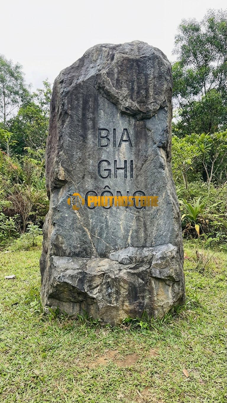 Bảng hiệu đá đen nguyên khối khắc ‘BIA GHI CÔNG’