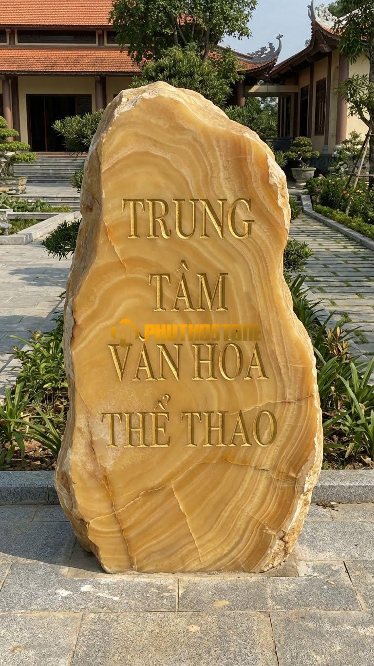 Bảng hiệu đá vân gỗ Hoà Bình bo góc khắc ‘TRUNG TÂM VĂN HÓA THỂ THAO’