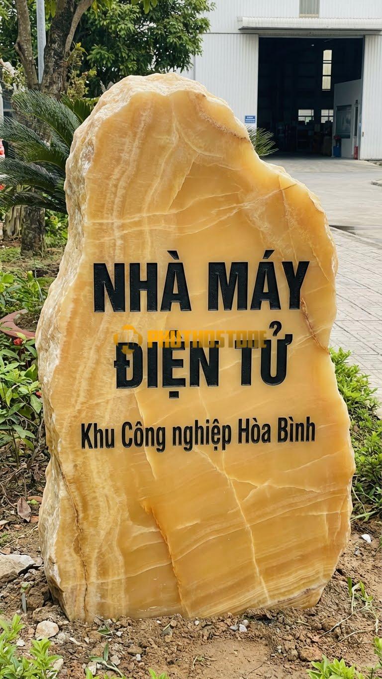 Biển đá vân gỗ Hoà Bình khắc tên ‘NHÀ MÁY ĐIỆN TỬ’