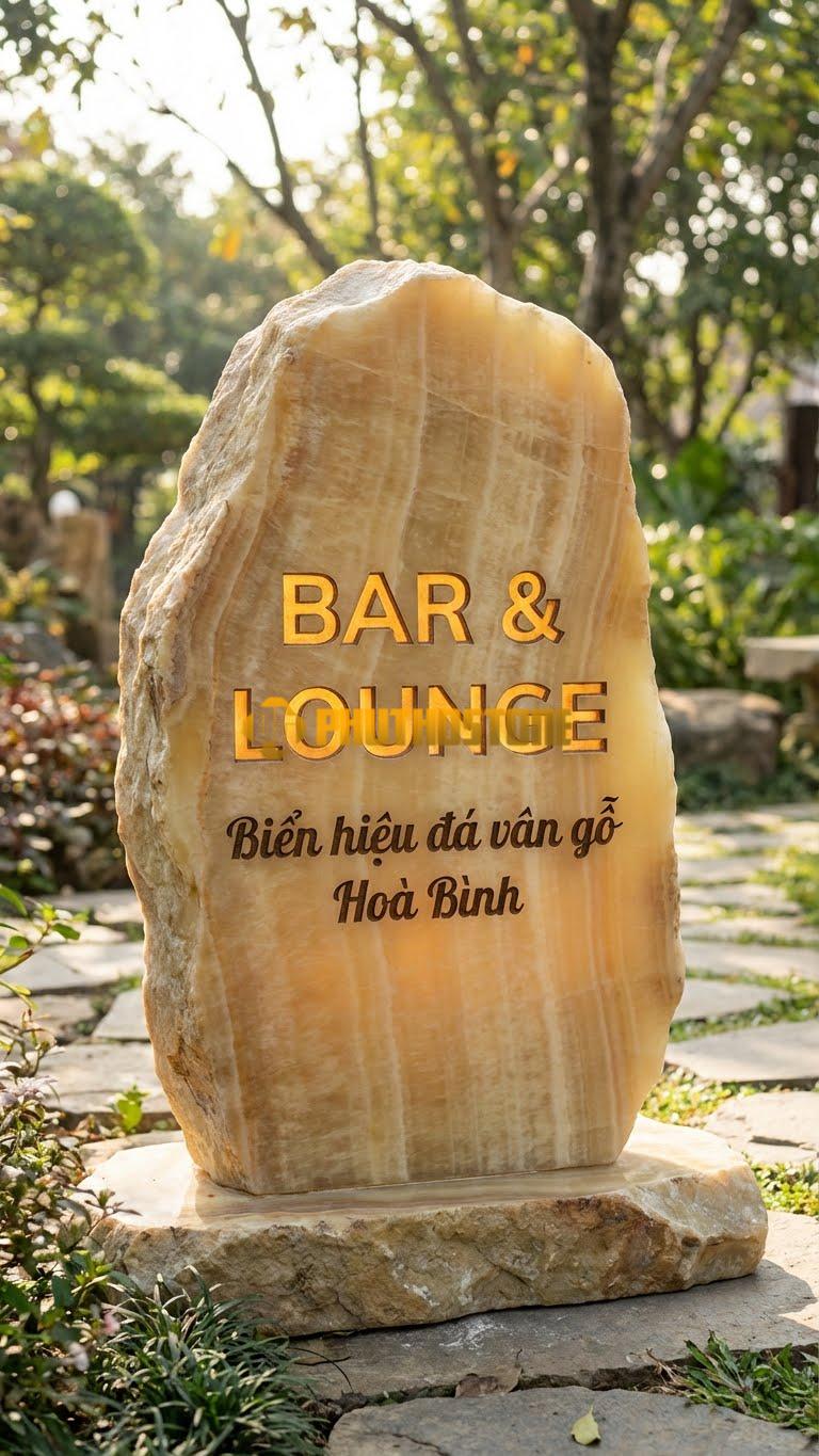 Biển hiệu đá vân gỗ Hoà Bình khắc chữ Mica đèn Led ‘BAR & LOUNGE’