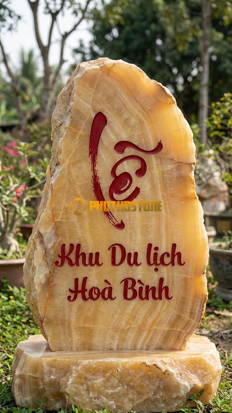 Biển hiệu đá vân gỗ Hoà Bình khắc chữ thư pháp ‘LỄ’