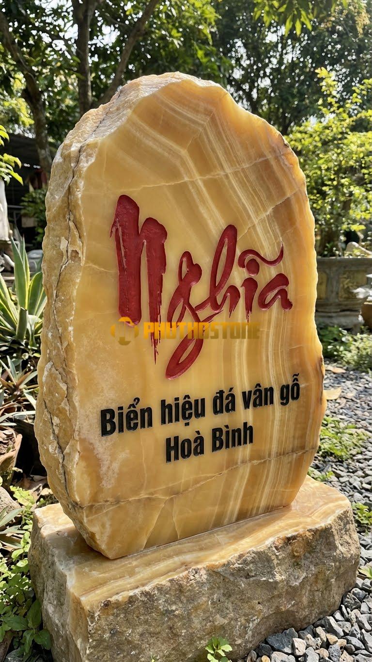 Biển hiệu đá vân gỗ Hoà Bình khắc chữ thư pháp ‘NGHĨA’