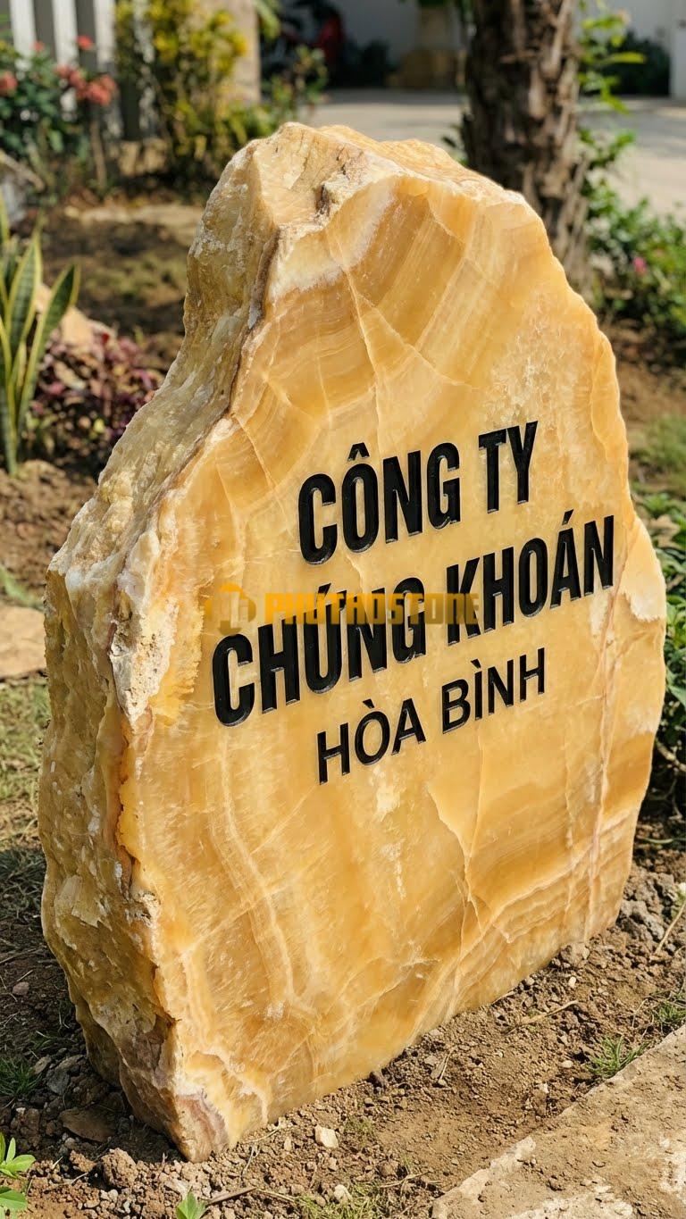 Biển hiệu đá vân gỗ Hoà Bình mài bóng khắc ‘CÔNG TY CHỨNG KHOÁN’