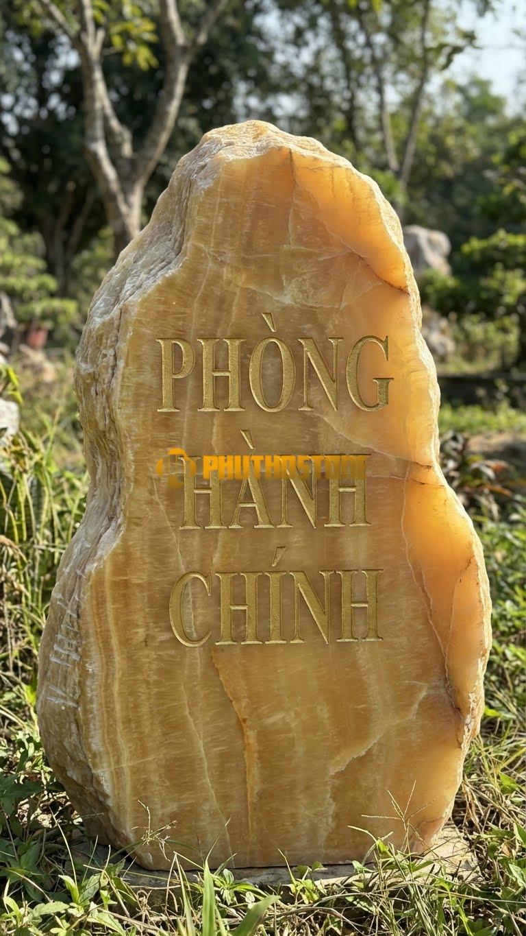 Biển tên đá vân gỗ Hoà Bình khắc ‘PHÒNG HÀNH CHÍNH’