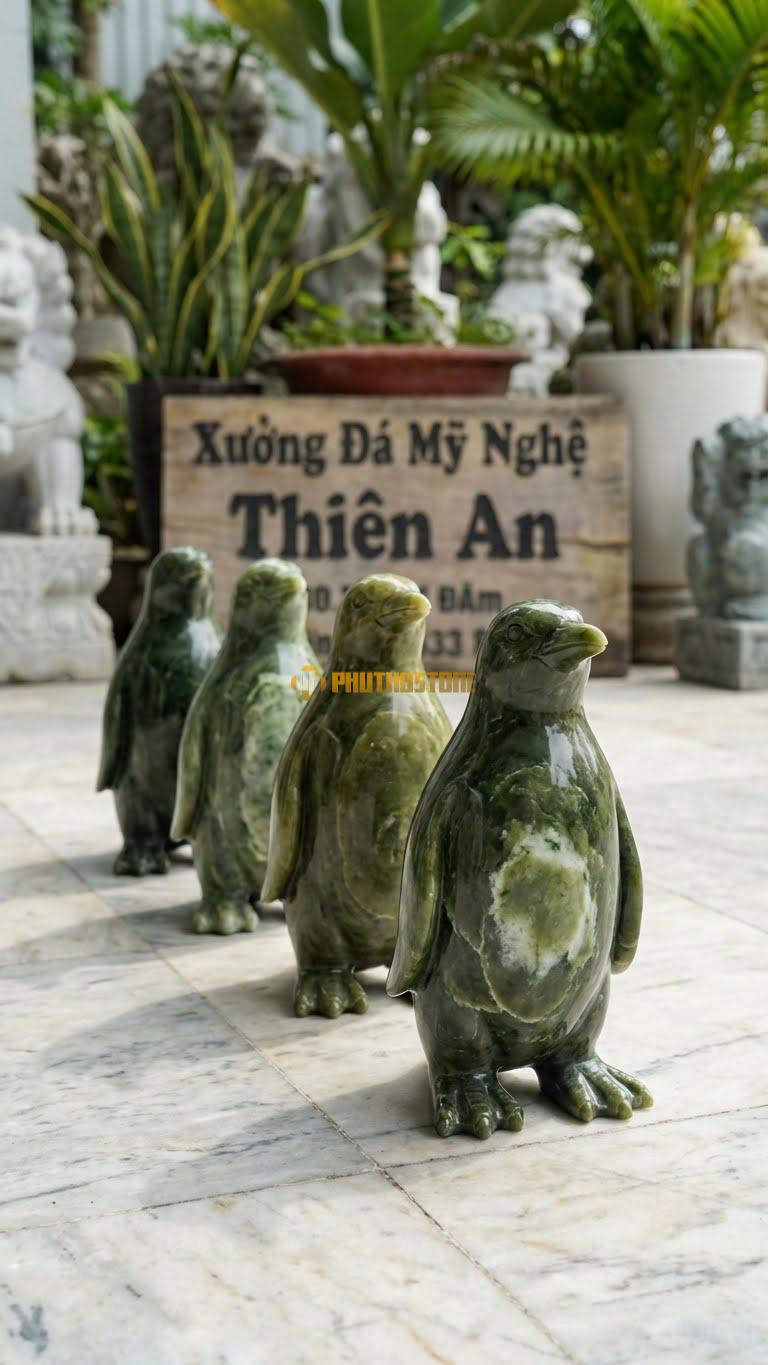 Biệt Đội Cánh Cụt (4 Con) Bằng Đá Serpentine, Kiểu Dáng Xếp Hàng Đi Lạch Bạch. Kích Thước Dài 50cm.