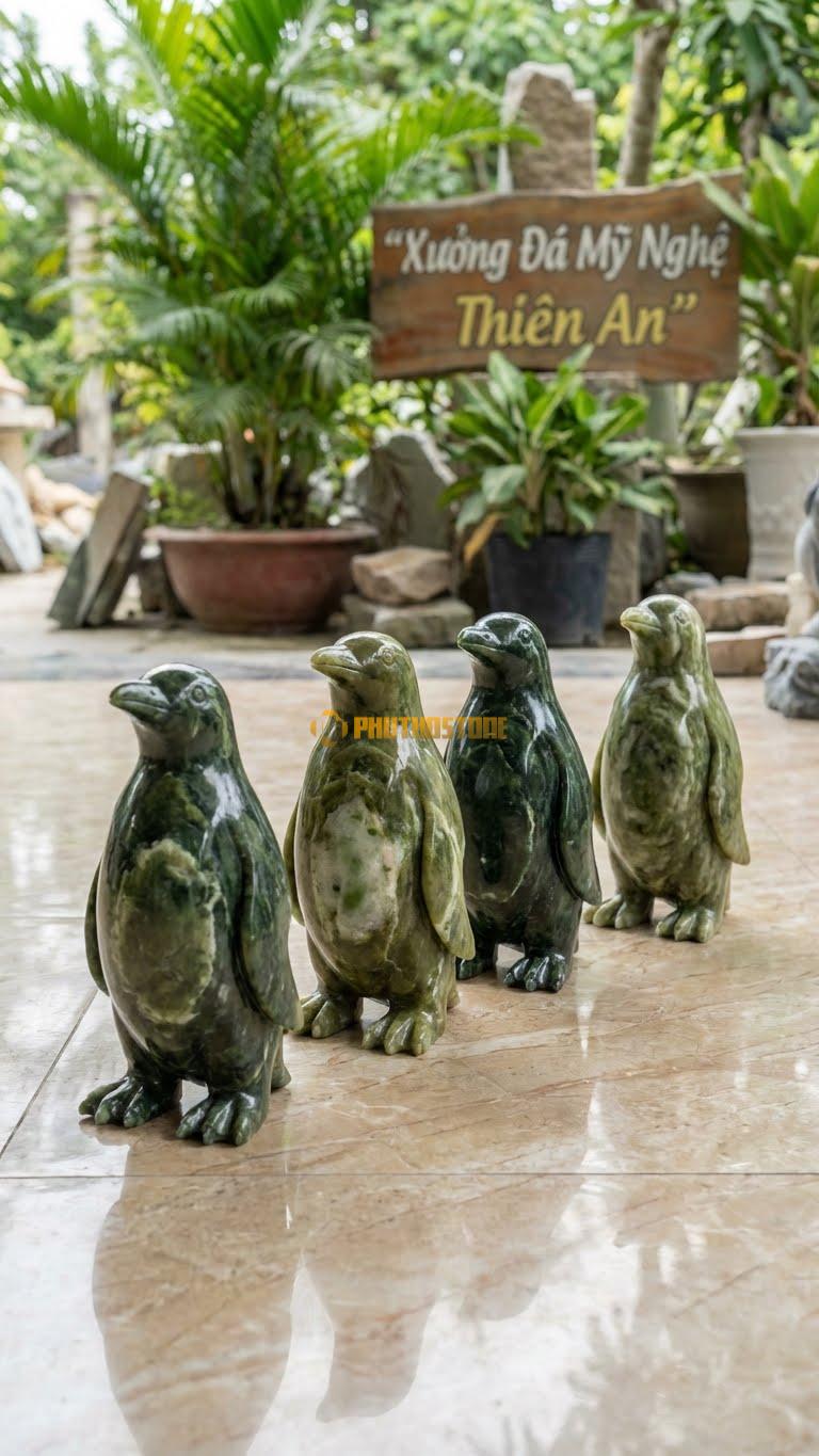 Biệt Đội Cánh Cụt (4 Con) Bằng Đá Serpentine, Kiểu Dáng Xếp Hàng Đi Lạch Bạch. Kích Thước Dài 50cm.