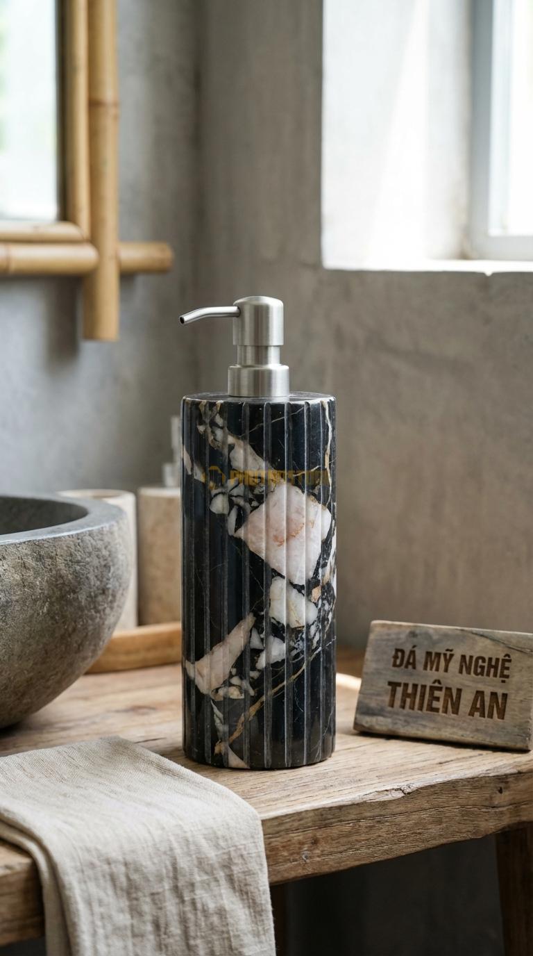 Bình Dầu Gội Đá Da Báo Soi Rãnh Dọc Các Đường Chỉ Dọc Chạy Suốt Từ Nắp Đến Đáy Đường Kính 8cm x H19cm