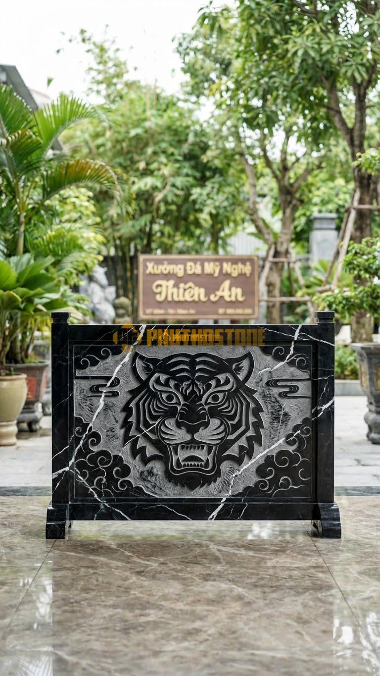 Bình Phong Đá Đen Tia Chớp Hổ Phù Hóa L133: Mặt Hổ Phù Cách Điệu Hình Học. (L133 x H89 Cm).