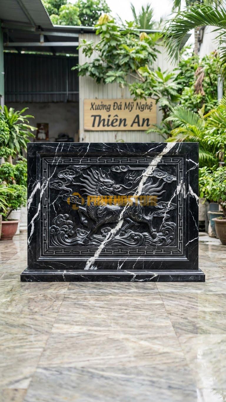 Bình Phong Đá Đen Tia Chớp Long Mã L155: Chạm Hình Long Mã (Đầu Rồng Mình Ngựa). (L155 x H117 Cm).
