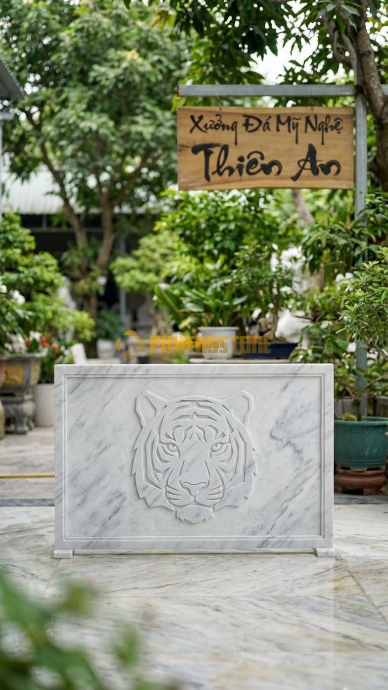 Bình Phong Đá Trắng Yên Bái Hổ Phù Hóa L133: Mặt Hổ Phù Cách Điệu Hình Học. (L133 x H89 Cm).
