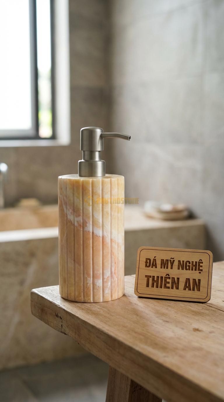 Bình Xịt Xà Phòng Đá Vàng Nghệ An Bình Khía Sọc Dọc Các Rãnh Soi Dọc Thân Bình Kiểu Hy Lạp Đường Kính 8.5cm x H18cm