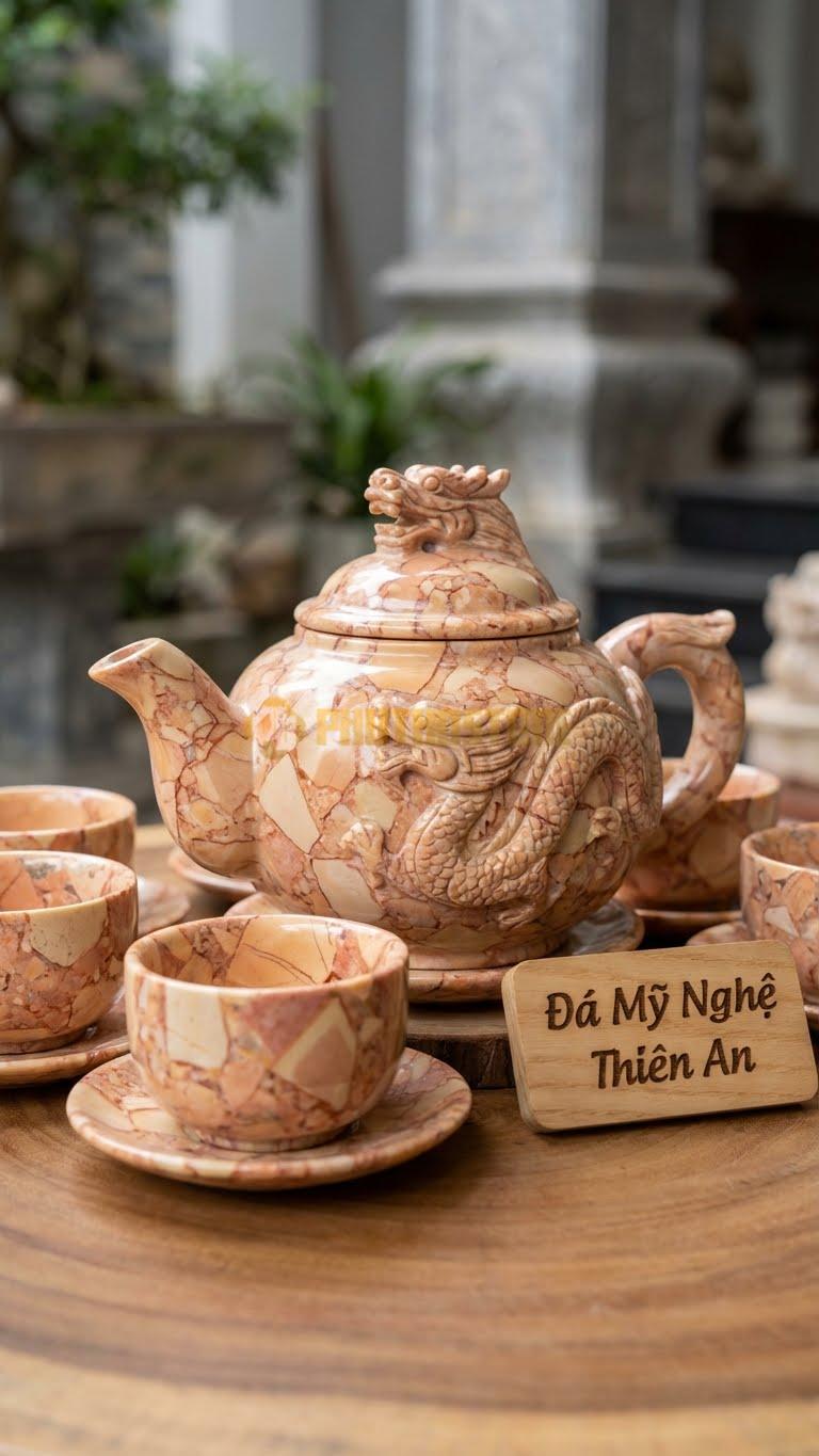 Bộ Ấm Chén Đá Cẩm Thạch Hồng, Nắp Ấm Là Đầu Rồng Ngẩng Cao, Thân Ấm Là Thân Rồng Cuộn Tròn.