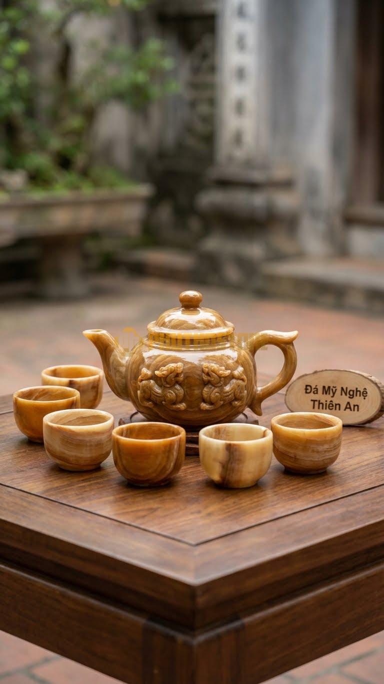 Bộ Ấm Chén Đá Cẩm Thạch Vân Gỗ, Hai Bên Hông Ấm Chạm Cặp Tỳ Hưu Đối Xứng.