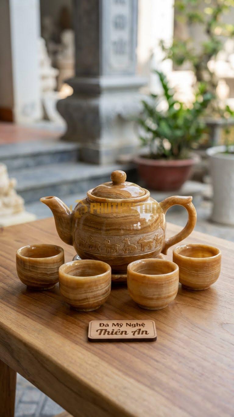 Bộ Ấm Trà Đá Cẩm Thạch Vân Gỗ, Thân Ấm Chạm Đủ 12 Con Giáp Nhỏ Chạy Vòng Quanh.