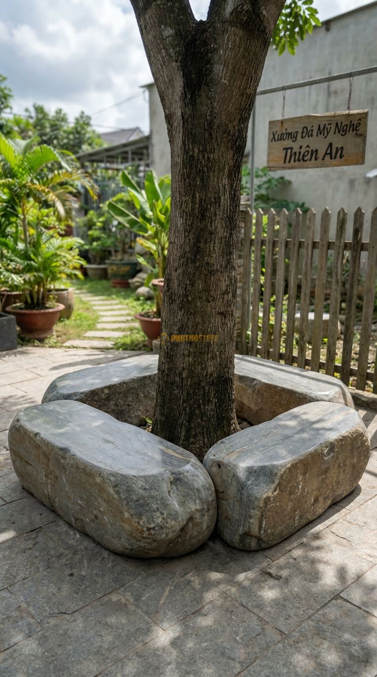 Bộ Bàn Ghế đá Ôm Gốc Hình Vuông, Chất Liệu đá Cuội, Kiểu Dáng thiết Kế Vuông Vức Bao Quanh Cây, Các Cạnh Thẳng, Hiện Đại. Cạnh Ngoài: 140 x 140 Cm. Cạnh Ngoài: 140 x 140 Cm.