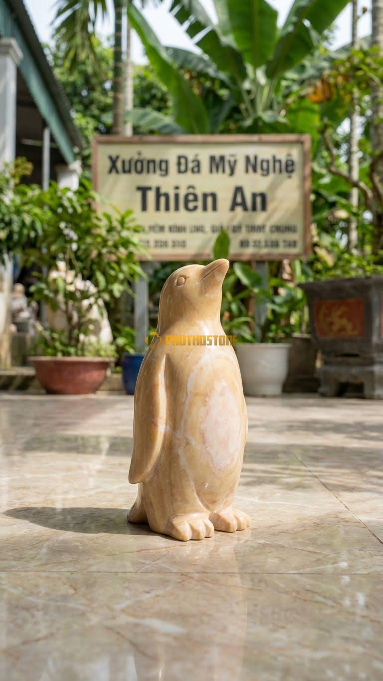 Cánh Cụt Ngước Nhìn Bằng Đá Vàng Nghệ An, Kiểu Dáng Mỏ Hướng Lên Trời. Kích Thước Cao 20cm.