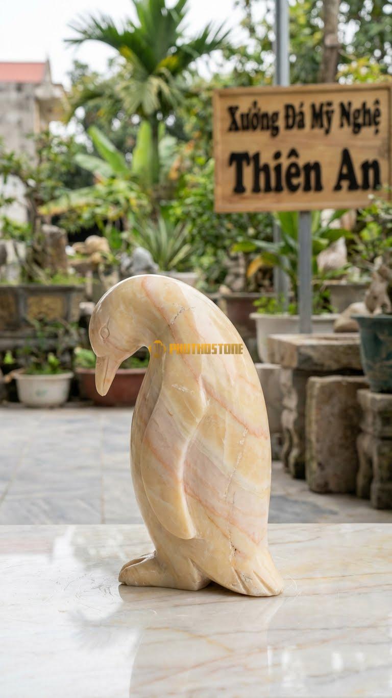 Cánh Cụt Nhảy Nước Bằng Đá Vàng Nghệ An, Kiểu Dáng Dáng Cong Mình Lao Xuống. Kích Thước Cao 30cm.