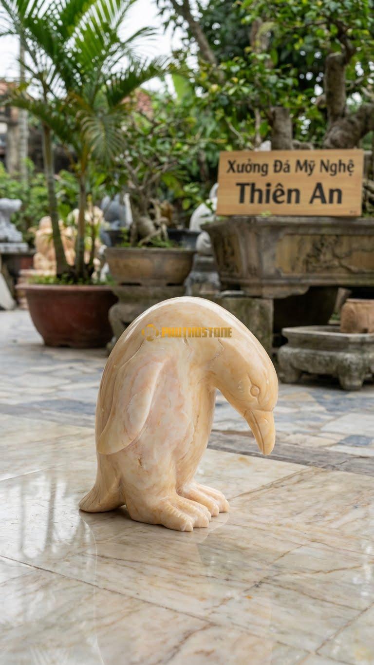 Cánh Cụt Nhảy Nước Bằng Đá Vàng Nghệ An, Kiểu Dáng Dáng Cong Mình Lao Xuống. Kích Thước Cao 30cm.