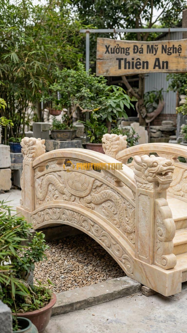 Cầu Sân Vườn Đá Vàng Nghệ An Dáng Cầu Long Quy Hội Tụ , Kích thước 280cm x 120cm x 110cm Trụ Cầu Tạc Hình Đầu Rồng, Thân Cầu Chạm Vảy Và Mai Rùa.