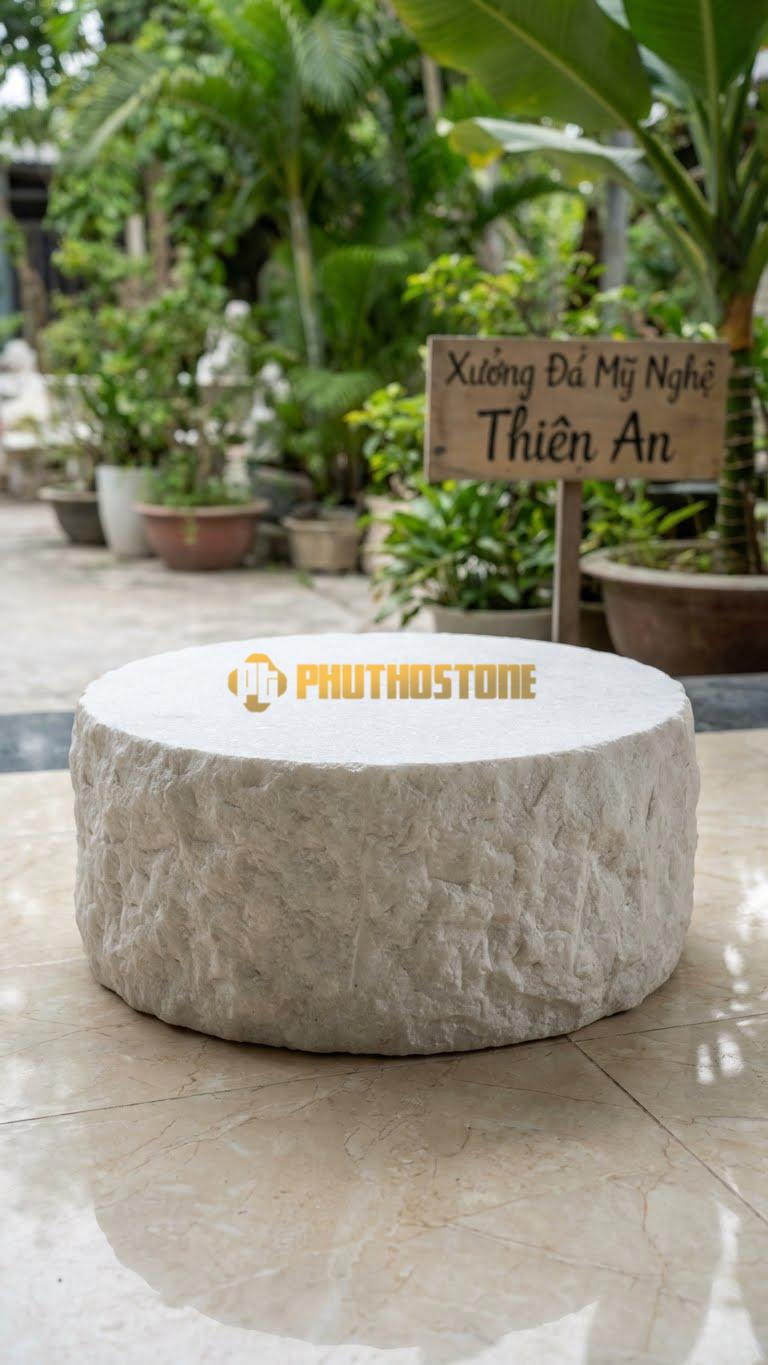 Chân Tảng Đá Trắng Muối Tảng Bệt Băm Toàn Phần D32: Toàn Bộ Tảng Đá Được Băm Nhám Thô Mộc. (Gương 32Cm – Đế 50Cm – Cao 15Cm).