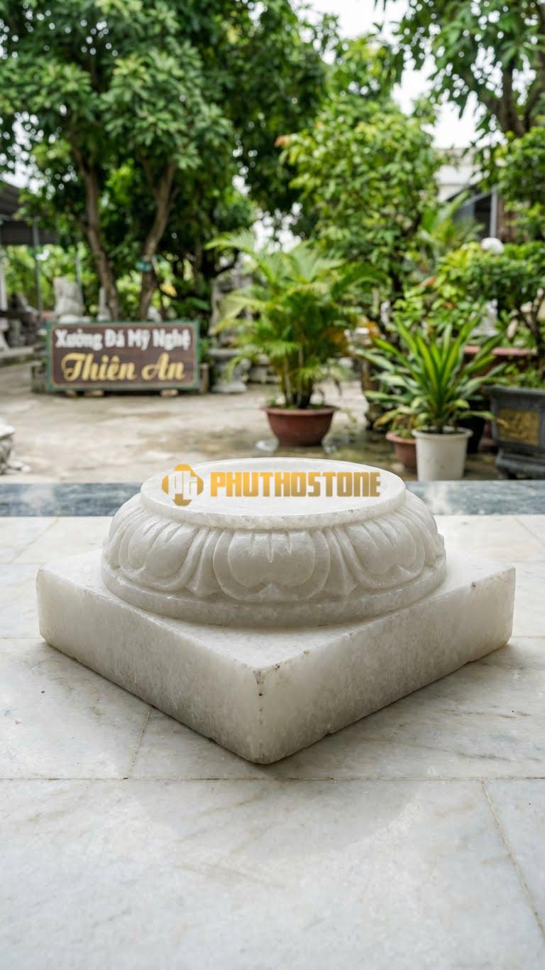 Chân Tảng Đá Trắng Muối Tảng Bệt Sen Đế Vuông D25: Mặt Gương Tròn Có Cánh Sen, Nhưng Phần Đế Dưới Cùng Vuông Vức. (Gương 25Cm – Đế Vuông 40Cm – Cao 15Cm).