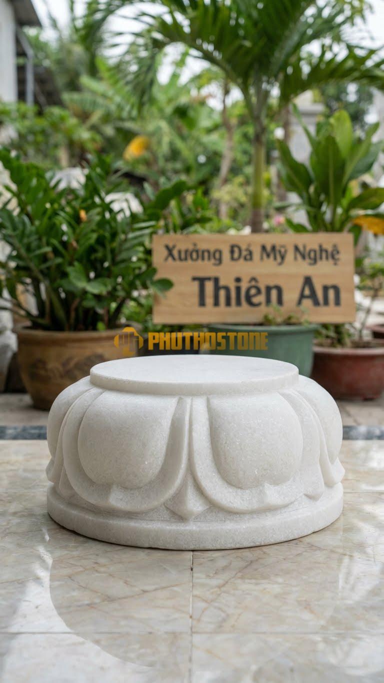 Chân Tảng Đá Trắng Muối Tảng Bệt Sen Rụt D20: Họa Tiết Cánh Sen To, Ngắn, Ôm Sát Chân Gương. (Gương 20Cm – Đế 35Cm – Cao 12Cm).