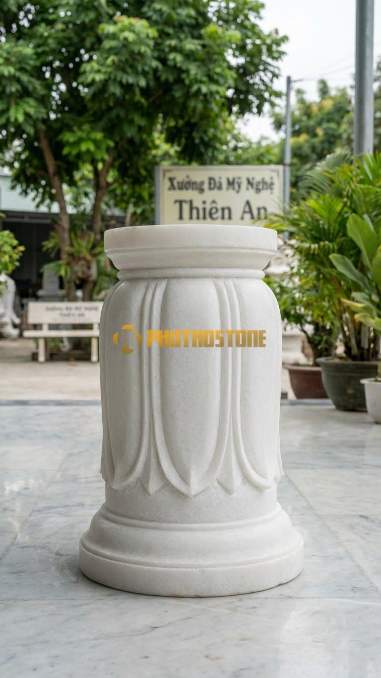 Chân Tảng Đá Trắng Muối Tảng Bồng Sen Rủ D30: Cánh Sen Dài Rủ Từ Mặt Gương Xuống Thân Tảng. (Gương 30Cm – Bụng 42Cm – Cao 45Cm).