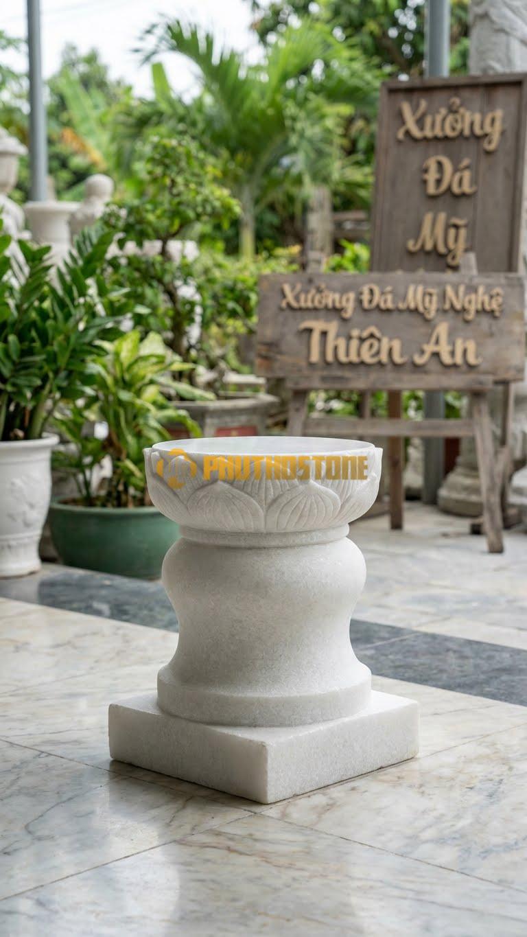 Chân Tảng Đá Trắng Muối Tảng Bồng Vuông – Tròn Sen D25: Đế Vuông 35Cm, Thân Thắt Eo Chuyển Dần Lên Gương Tròn 25Cm. Chạm Sen. (Cao 40Cm).