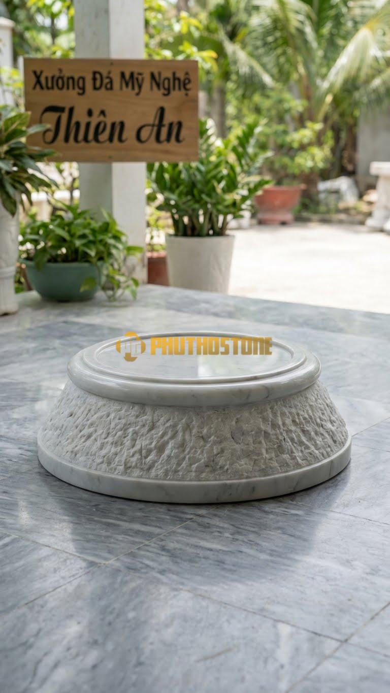 Chân Tảng Đá Trắng Yên Bái Tảng Bệt Băm Mặt D28: Viền Mài Nhẵn, Mặt Gương Và Thân Băm Nhám Chống Trượt/Tạo Khối. (Gương 28Cm – Đế 42Cm – Cao 14Cm).