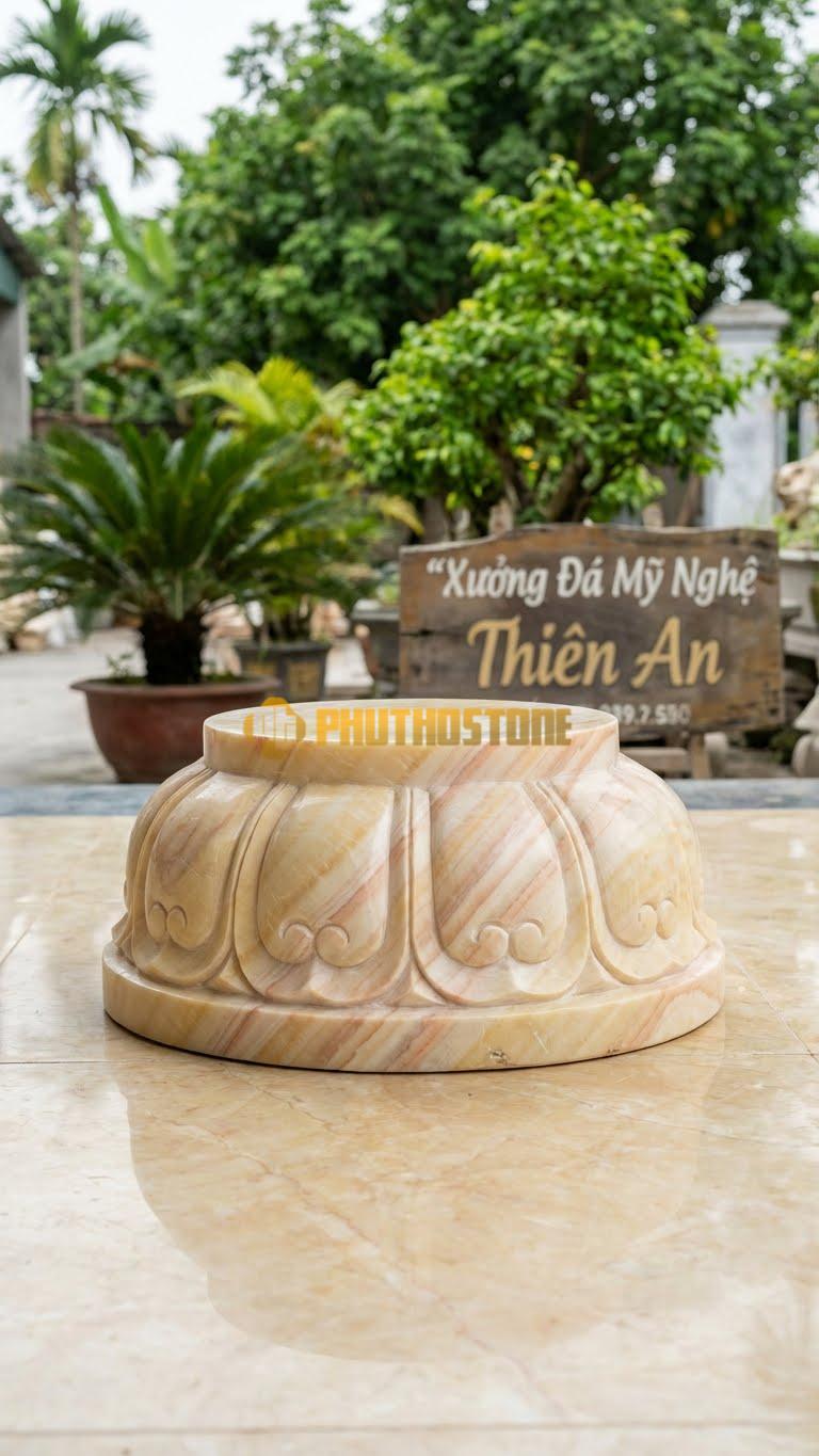 Chân Tảng Đá Vàng Nghệ An Tảng Bệt Sen Hóa D27: Cánh Sen Cách Điệu Thành Hình Vân Mây Nhẹ. (Gương 27Cm – Đế 42Cm – Cao 15Cm).