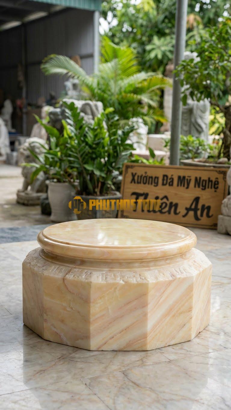Chân Tảng Đá Vàng Nghệ An Tảng Bệt Trơn Đa Giác D25: Mặt Gương Tròn, Nhưng Đế Cắt Cạnh Thành 12 Mặt. (Gương 25Cm – Đế 40Cm – Cao 14Cm).