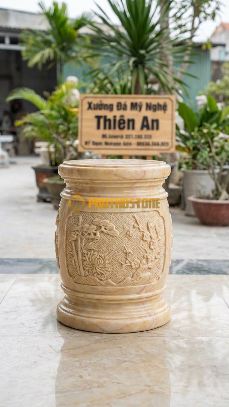 Chân Tảng Đá Vàng Nghệ An Tảng Bồng Tứ Quý Nền Gấm D28: Nền Đá Được Băm Gấm Chữ Vạn, Cây Nổi Bên Trên. (Gương 28Cm – Cao 42Cm).