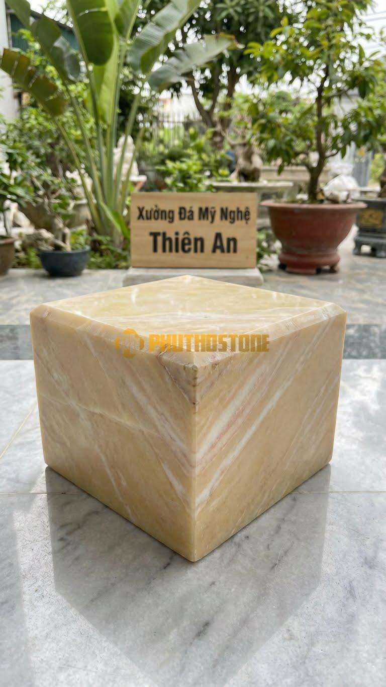 Chân Tảng Đá Vàng Nghệ An Tảng Vuông Bệt Trơn Vát 20X20: Mài Nhẵn, 4 Cạnh Trên Vát Chéo. (Mặt 20X20Cm – Cao 14Cm).
