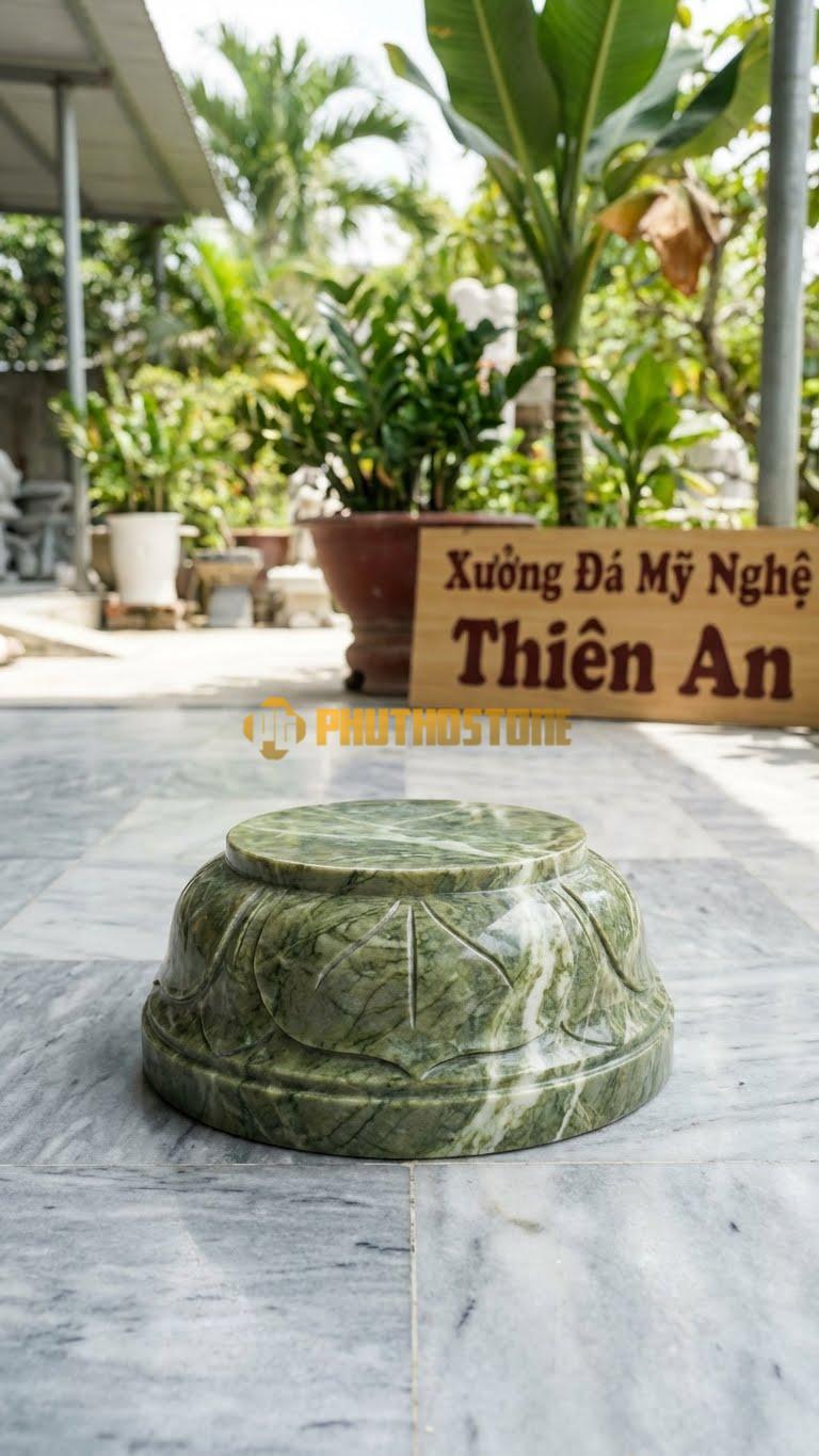 Chân Tảng Đá Xanh Ấn Tảng Bệt Sòi Cách Điệu D20: Lá Sòi Đơn Giản Hóa, Nét Đục Nông. (Gương 20Cm – Đế 32Cm – Cao 12Cm).