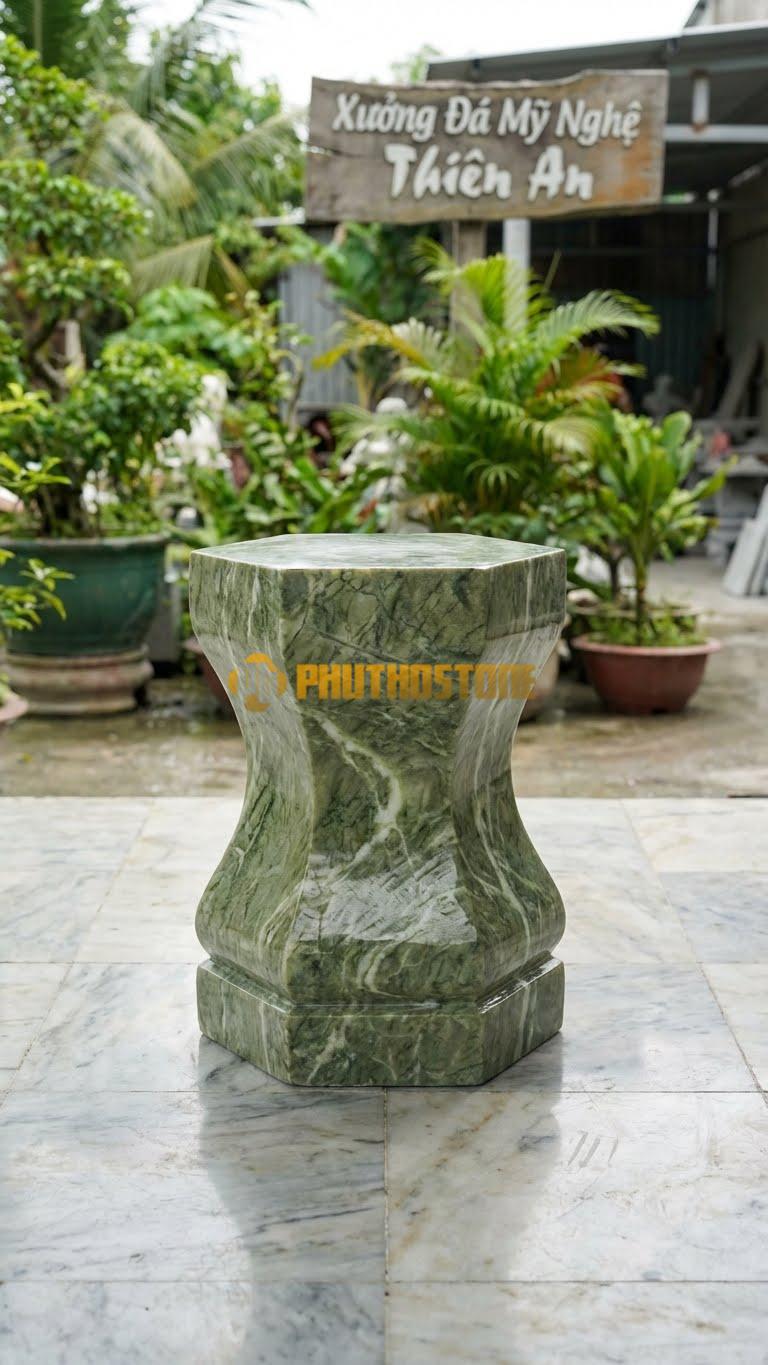 Chân Tảng Đá Xanh Ấn Tảng Bồng Lục Giác Eo Thon D26: Phần Eo Thắt Sâu Tạo Đường Cong Trên Nền Lục Giác. (Gương 26Cm – Cao 40Cm).