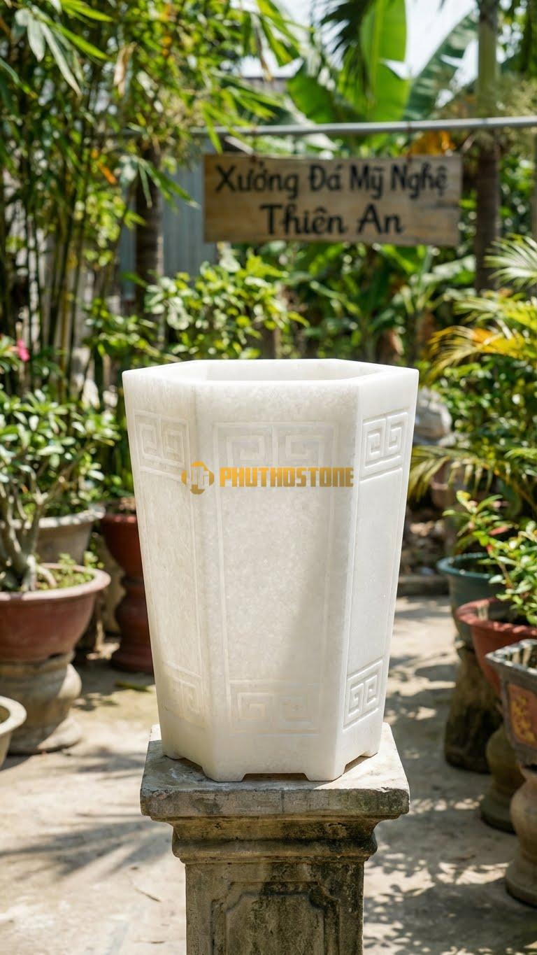 Chậu Cây Bonsai Đá Trắng Muối, Kích thước lục Giác R25cm, Cao 55cm – Hoa Văn các Họa Tiết Kỷ Hà (Hình Học) Đối Xứng Cổ Điển.