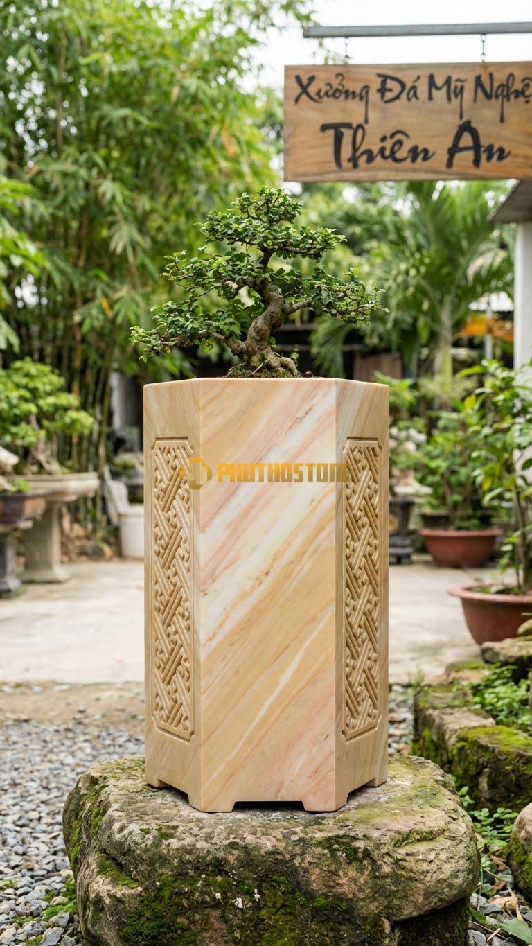 Chậu Cây Bonsai Đá Vàng Nghệ An, Kích thước lục Giác R25cm, Cao 55cm – Hoa Văn các Họa Tiết Kỷ Hà (Hình Học) Đối Xứng Cổ Điển.