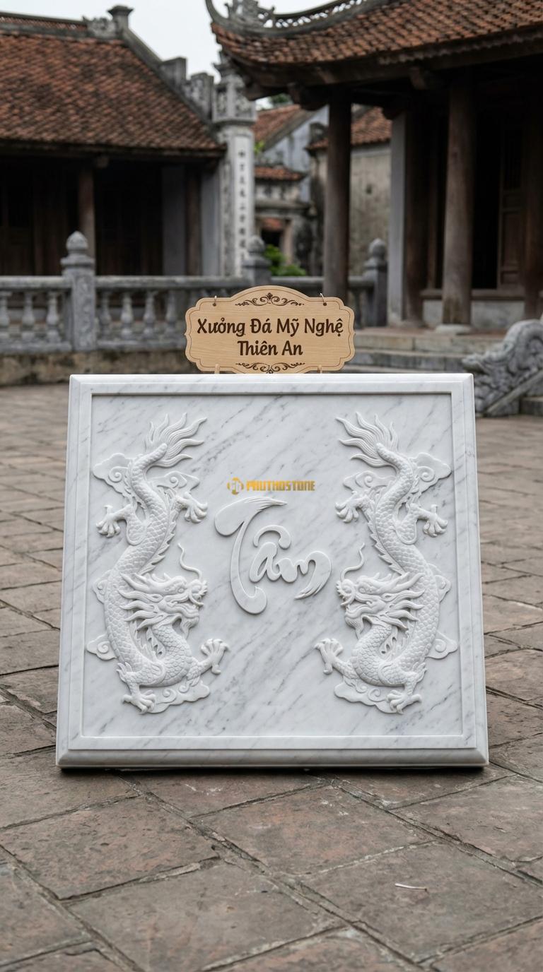 Chiếu Rồng Nhà Thờ Họ Đá Trắng Yên Bái Lưỡng Long Chầu Chữ Tâm (Hai rồng chầu vào chữ Tâm thư pháp), Kích thước 81 x 81 (Vuông)