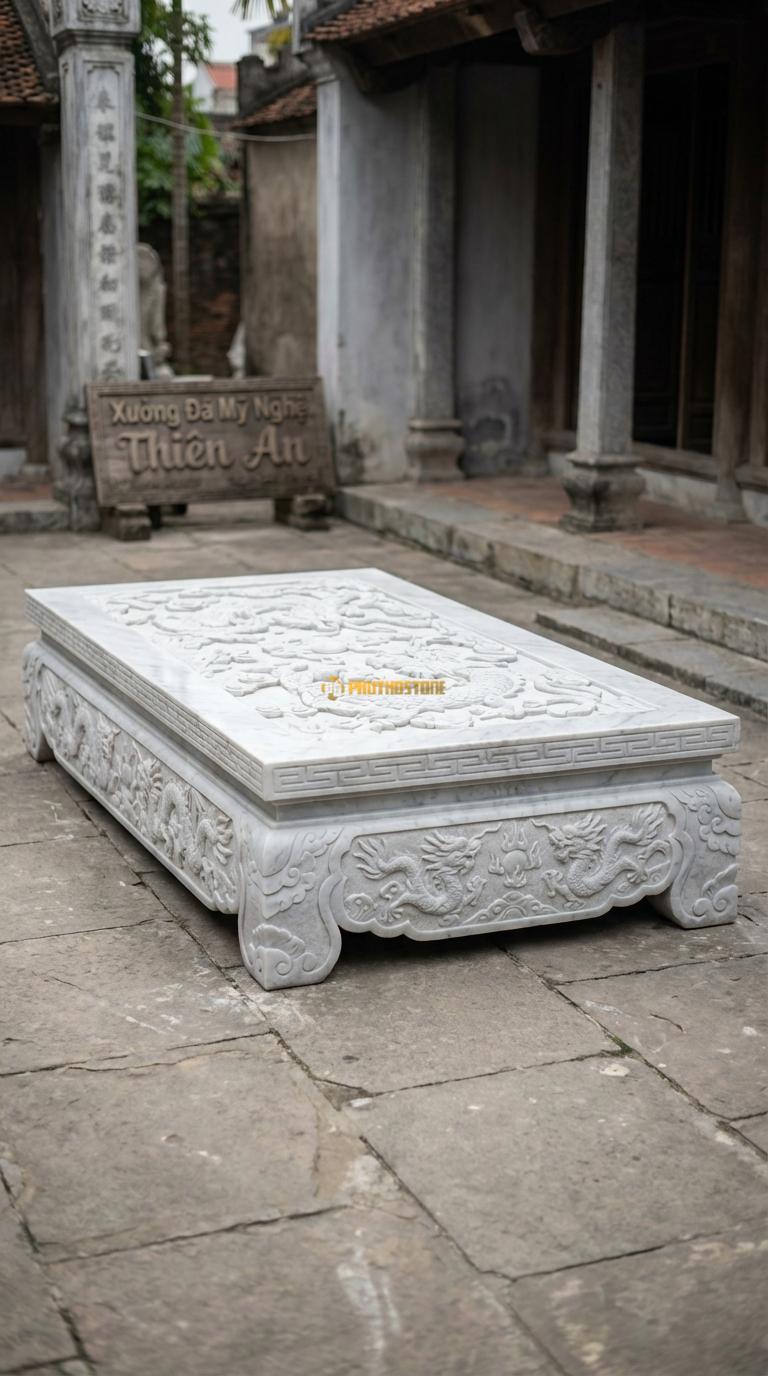 Chiếu Rồng Nhà Thờ Họ Đá Trắng Yên Bái Tứ Quý Tùng – Trúc (Cây Tùng và Cây Trúc chạm nổi, biểu tượng người quân tử), Kích thước 81 x 133 (Chữ nhật)