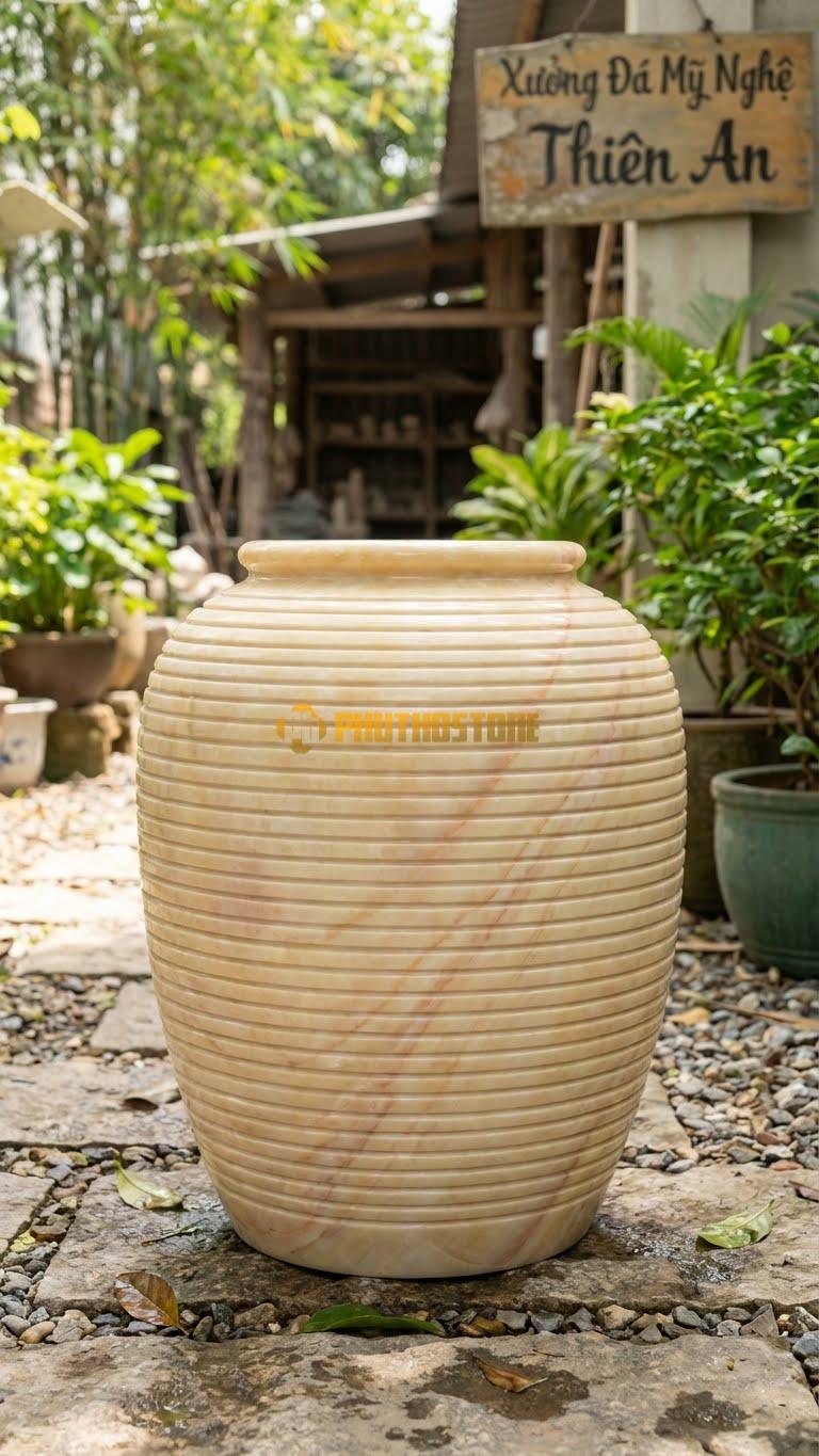 Chum “Sóng Nước Tĩnh Lặng” Đá Vàng Nghệ An, Kích thước 75cm x 50cm, Hoa Văn Khắc Các Rãnh Ngang Song Song (Vân Sóng Cát) Từ Cổ Đến Đáy.