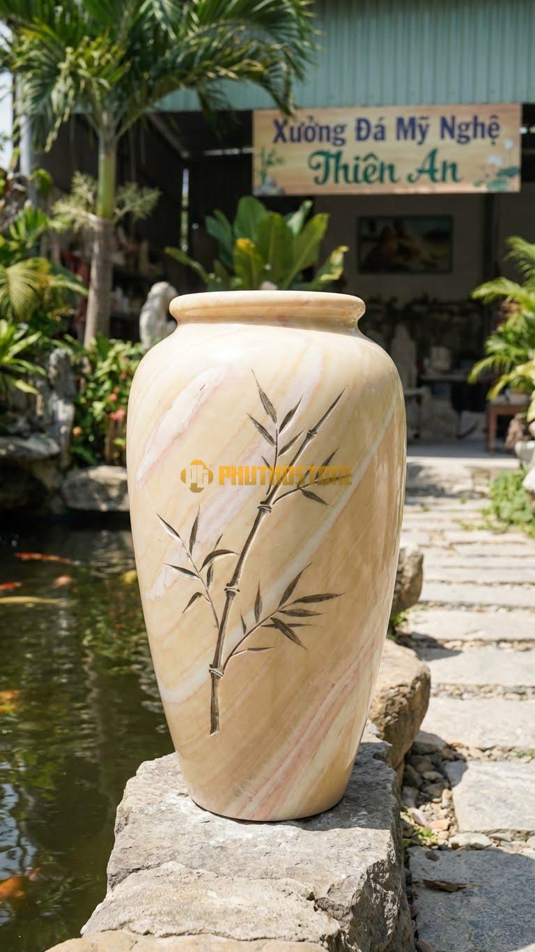Chum “Trúc Chỉ Tối Giản” Đá Vàng Nghệ An, Kích thước 80cm x 45cm, Hoa Văn Một Cành Trúc Duy Nhất Chạy Dọc Thân Theo Lối Vẽ Thủy Mặc.