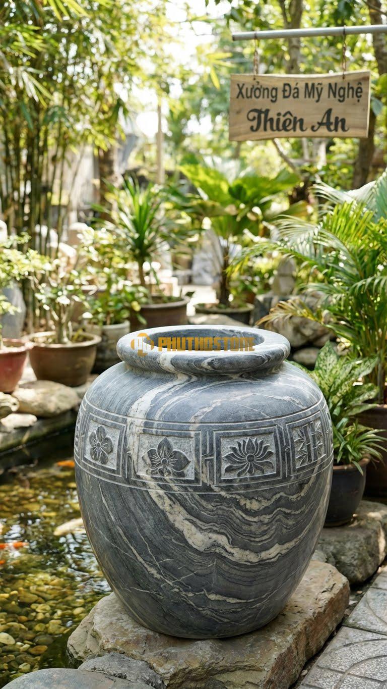 Chum “Tứ Quý Cách Điệu” Đá Vân Mây, Kích thước 90cm x 65cm, Hoa Văn Mai – Lan – Cúc – Trúc Được Biến Tấu Thành Các Đường Nét Hình Học Đối Xứng.