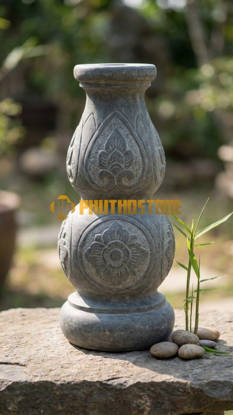 Con Tiện Đá Cẩm Thạch Xám Hồ Lô Đơn: Dáng 2 bầu tròn chồng lên nhau như quả hồ lô, cao 65cm, đk 14cm, tượng trưng sức khỏe.