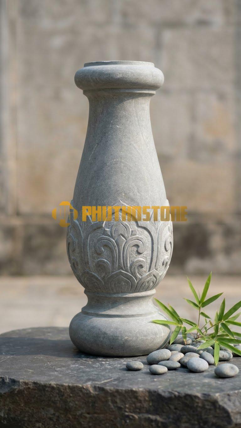 Con Tiện Đá Cẩm Thạch Xám Lục Bình Bụng Béo: Dáng bầu to ở giữa thấp, cao 60cm, đk 15cm, tạo cảm giác vững chãi, mập mạp.