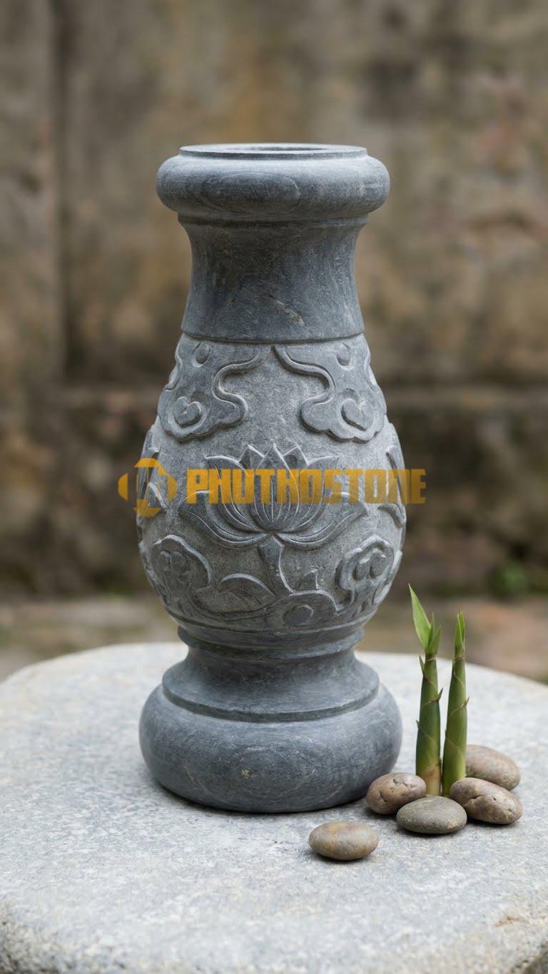 Con Tiện Đá Cẩm Thạch Xám Lục Bình Truyền Thống: Dáng bình bông thắt cổ chai, cao 70cm, đường kính (đk) 12cm, bề mặt trơn đánh bóng mờ.