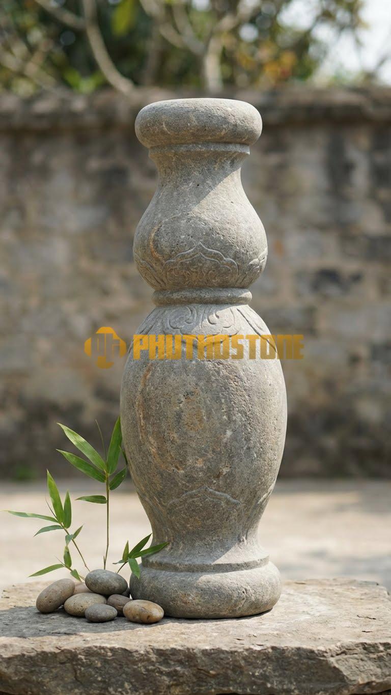 Con Tiện Đá Cuội Hồ Lô Kép: Dáng 3 bầu tròn nhỏ dần về phía trên, cao 85cm, đk 15cm, dáng cao lạ mắt.