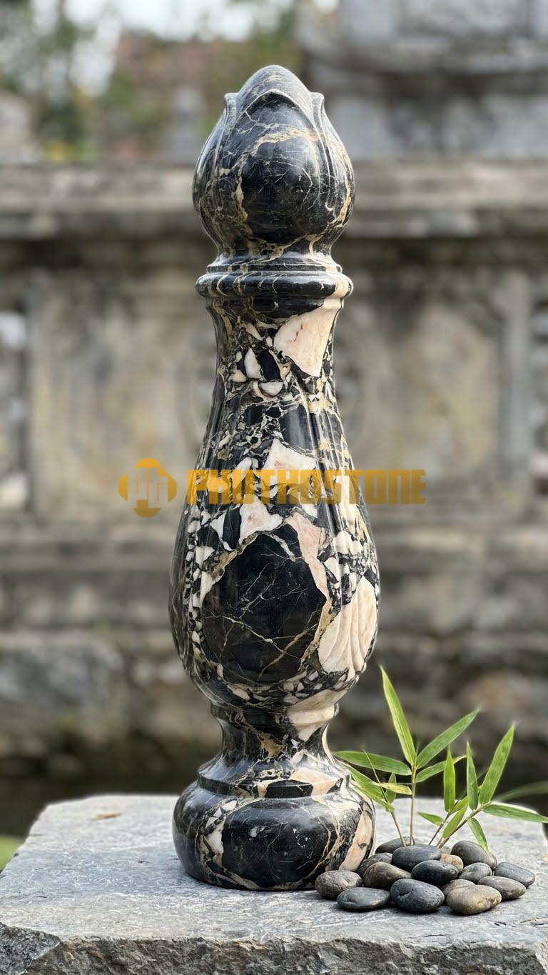 Con Tiện Đá Đá Da Báo Đài Sen (Đầu Nụ): Thân tròn trơn, phần đỉnh tạo hình búp sen đang e ấp, cao 80cm, đk 12cm.