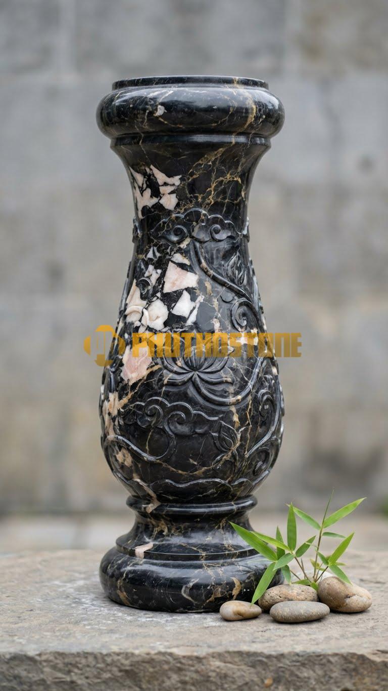 Con Tiện Đá Đá Da Báo Đồng Hồ Cát: Dáng thắt nhỏ ở giữa, loe to hai đầu đối xứng như đồng hồ cát, cao 70cm, đk 14cm.